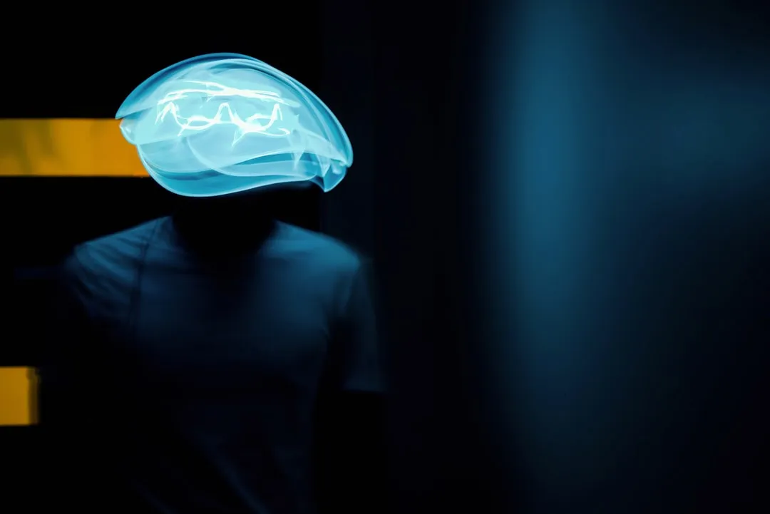 Foto editada em azul e branco