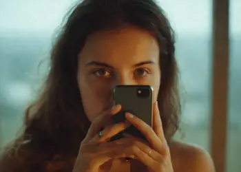 Como usar o celular para melhorar a qualidade do sono?
