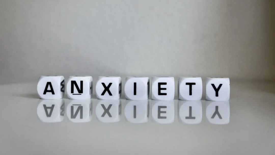 Papel impresso branco e preto